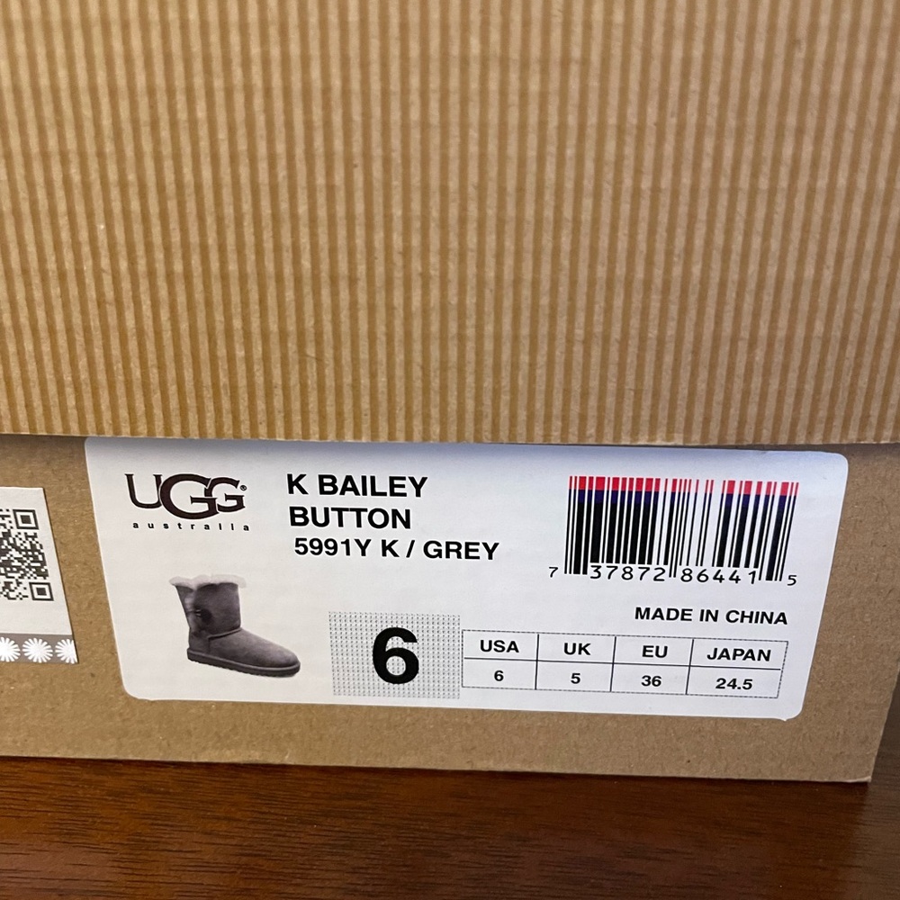 Authentic UGG Bailey Button Boots, Gray Size 6 - Picture 2 of 15